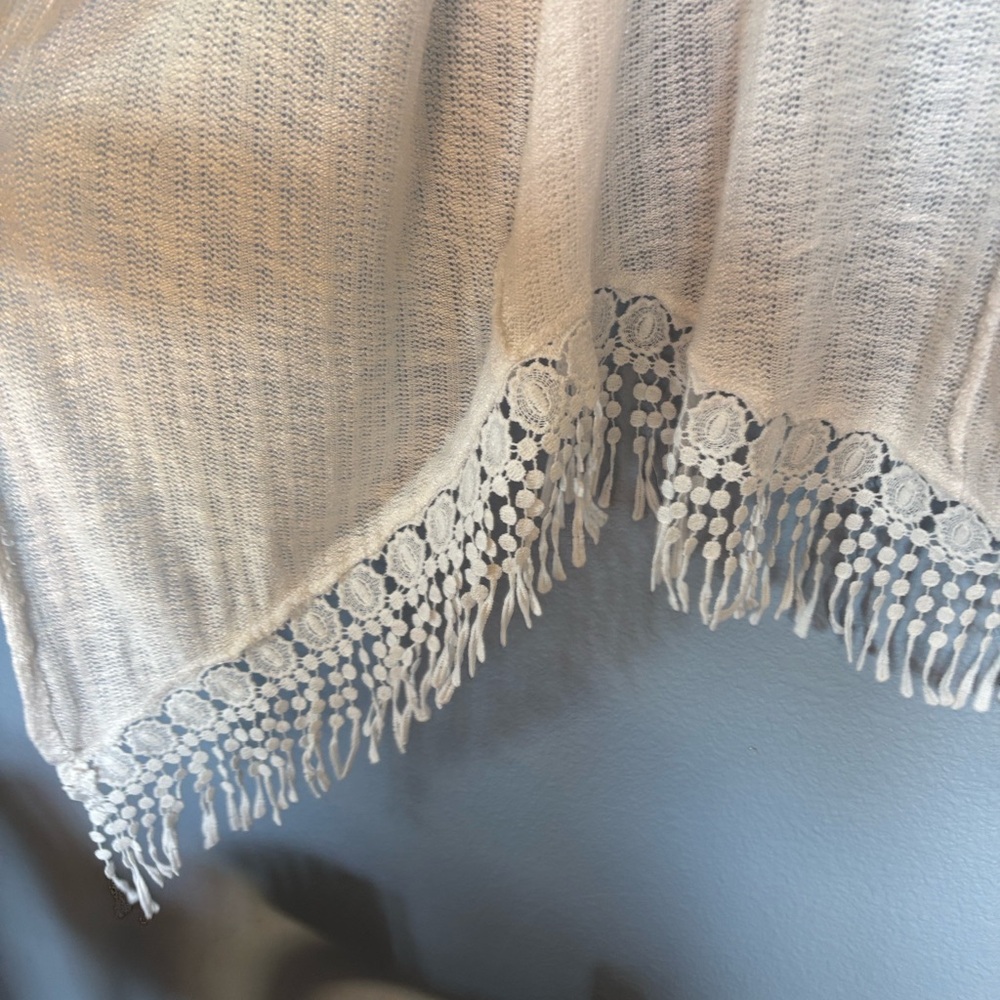 Dreamy Macramé Kimono. Shawl. Bohemian. Penny lane. Swim coverup. Size medium - Picture 4 of 8